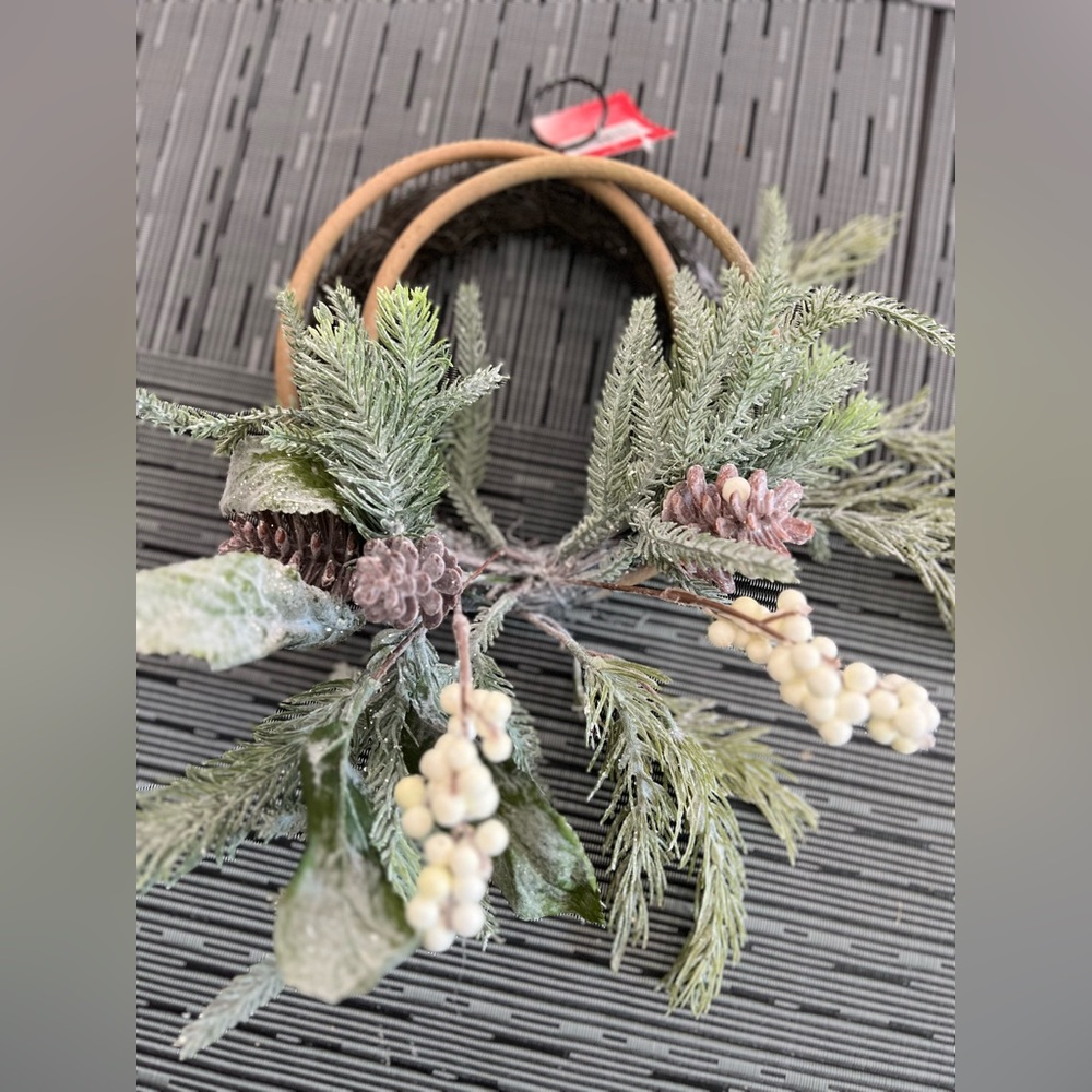 Ashland Snowy Pine 8in Wreath with White Berry